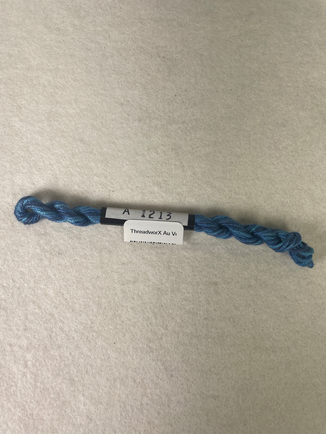 ThreadworX Au Ver A Soie O/D Silk-  A1213 Midnight Sky