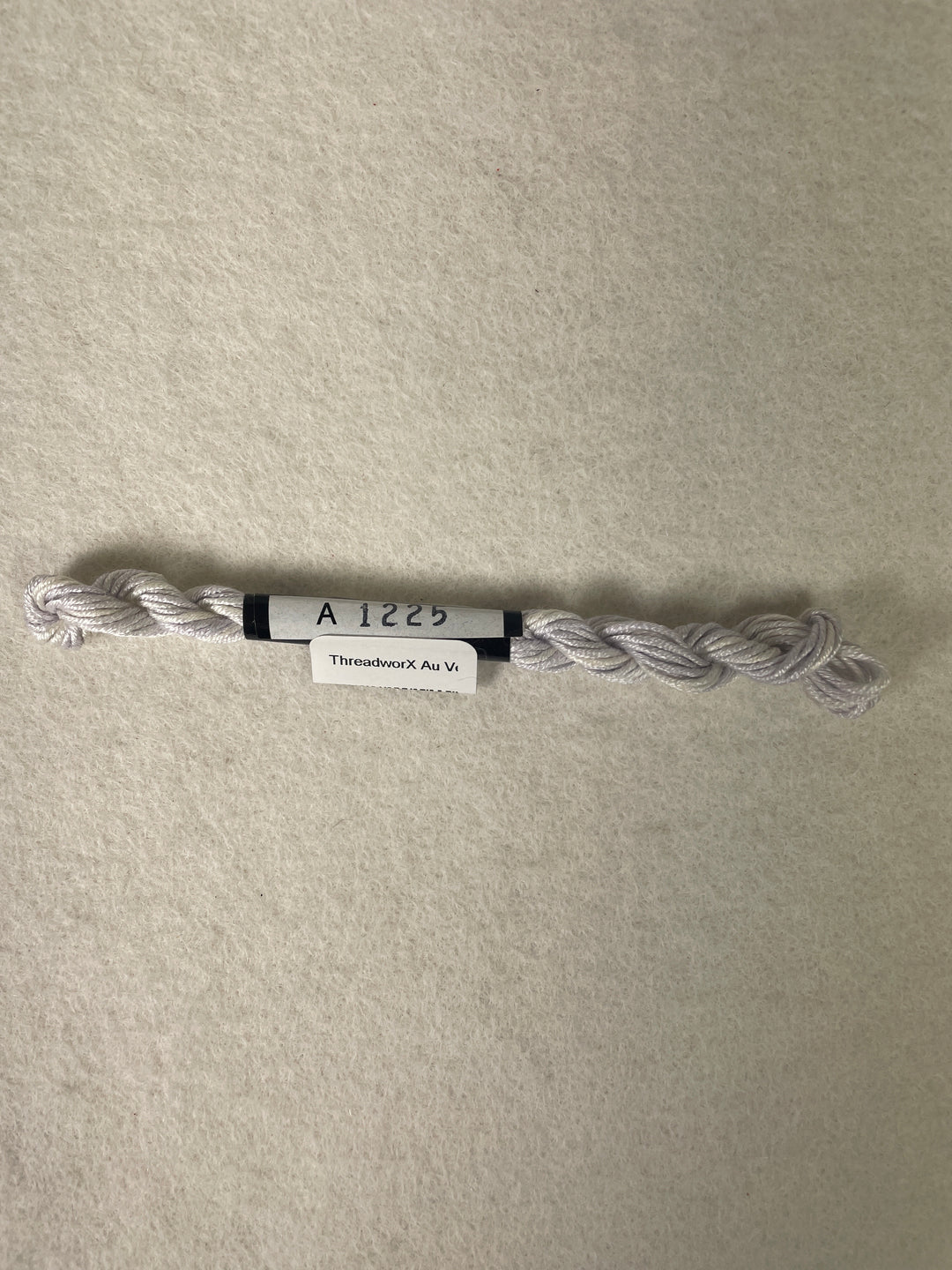 ThreadworX Au Ver A Soie O/D Silk-  A1225 Ice Age
