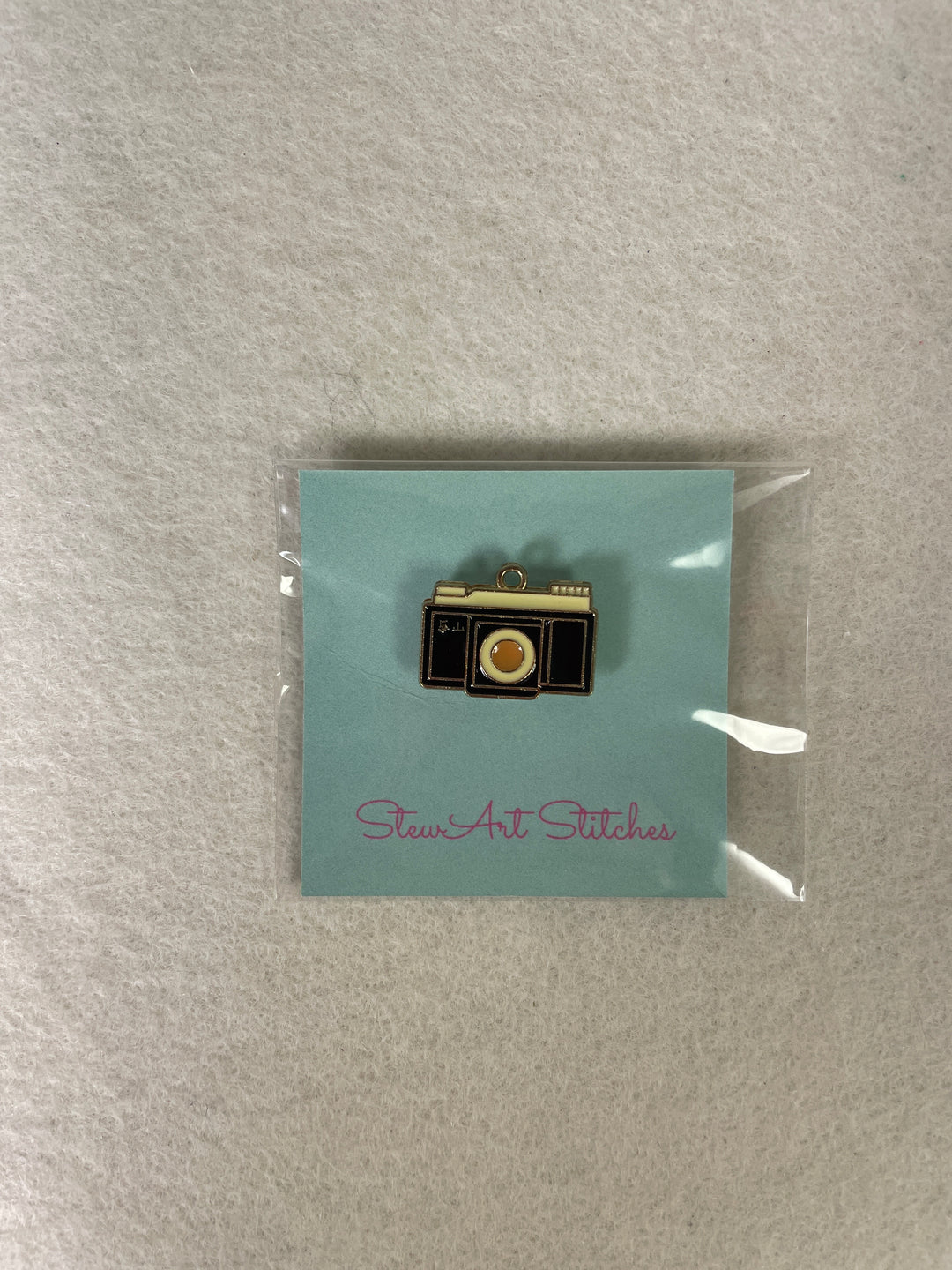 *StewArt Stitches Black Camera Needleminder