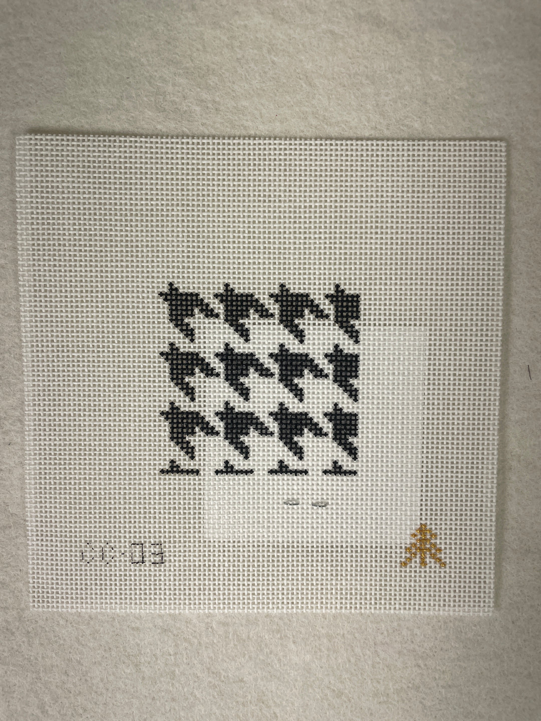 * Evergreen CC03 Houndstooth Needlepoint Canvas for Can Cozy