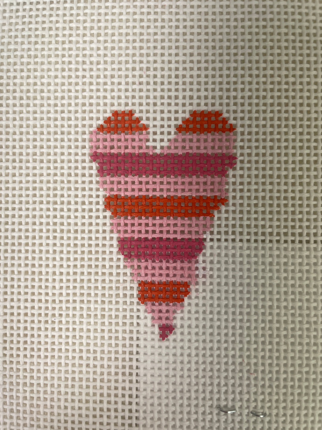 * Pippin PND704 Stripe Heart
