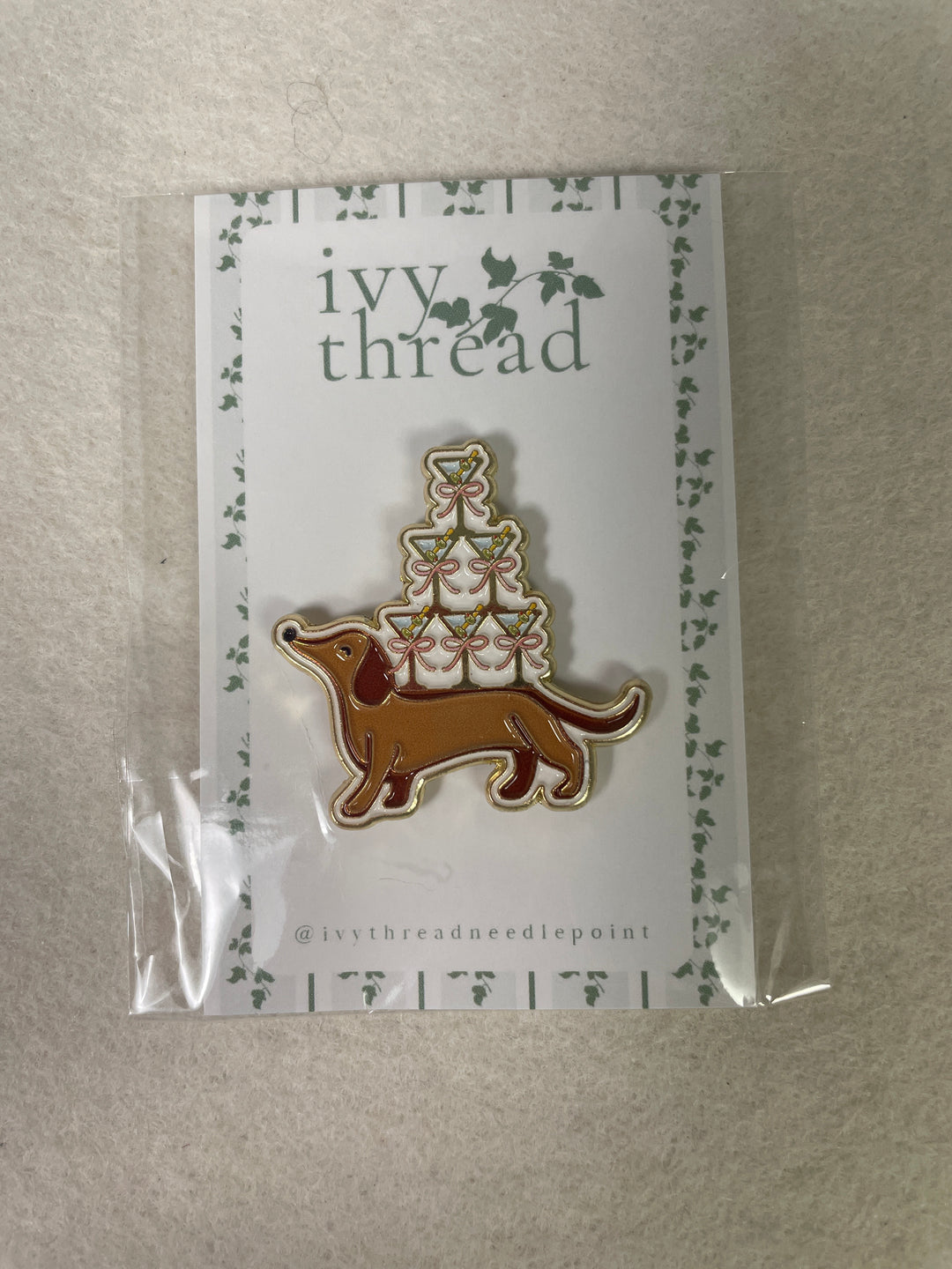 Ivy Thread Needlepoint Weenies and Tinis Needleminder