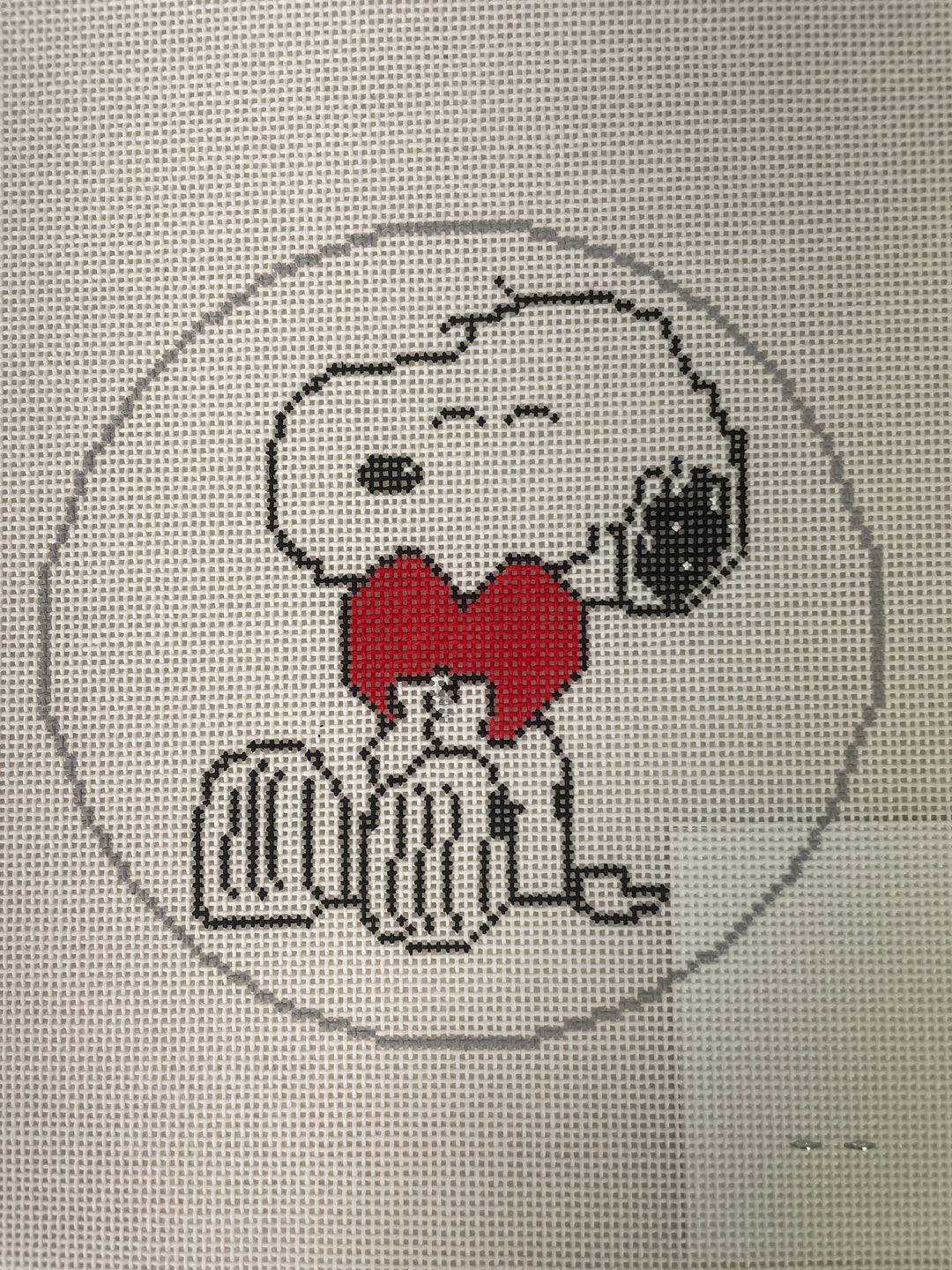 * Officially Needlepoint PNTS-EV04 Snoopy Hugging Heart
