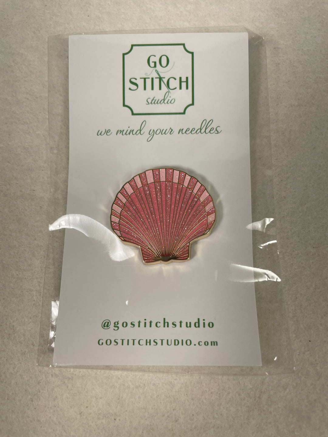 Go Stitch Studio Pink Glitter Scallop Shell Needle Minder