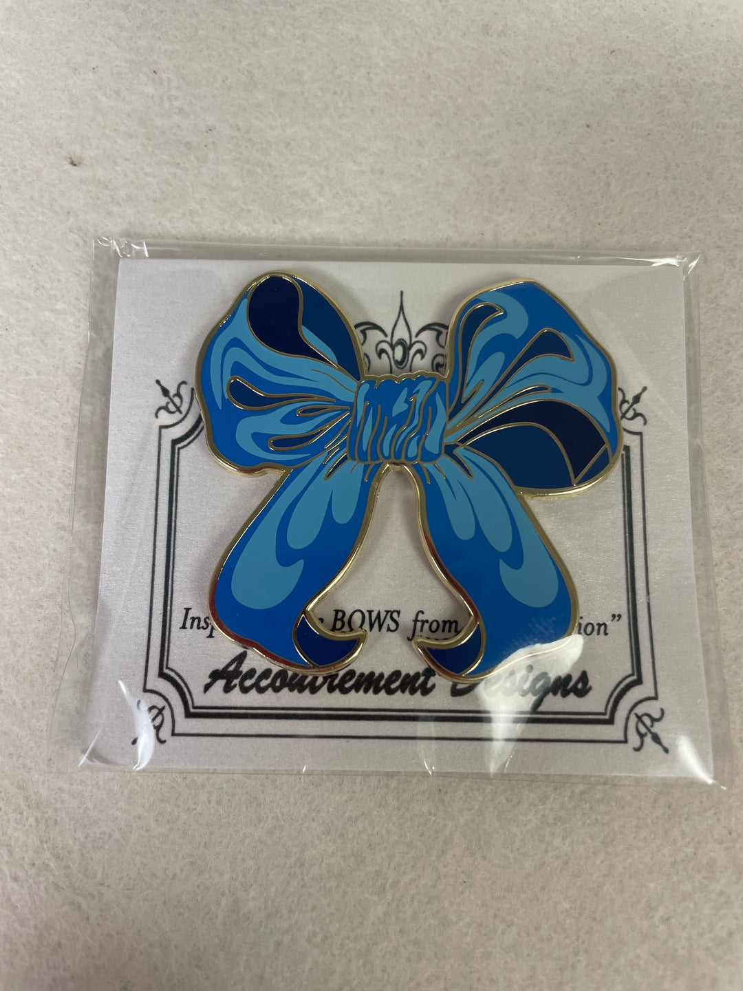 Accoutrement Designs- Blue Bow Needleminder