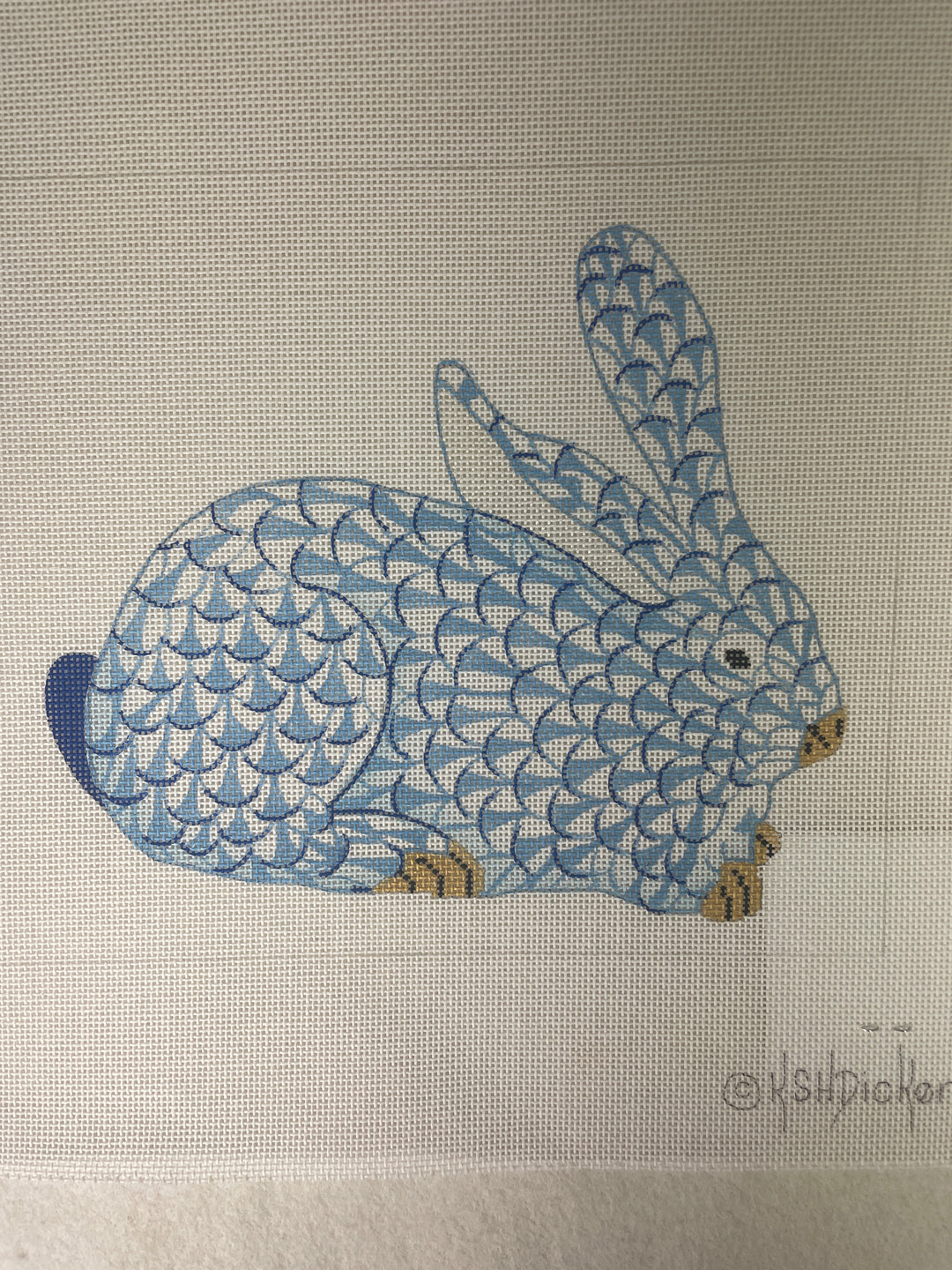 * Kate Dickerson SST32R Herend Inspired Fishnet Crouching Blue Bunny with Gold