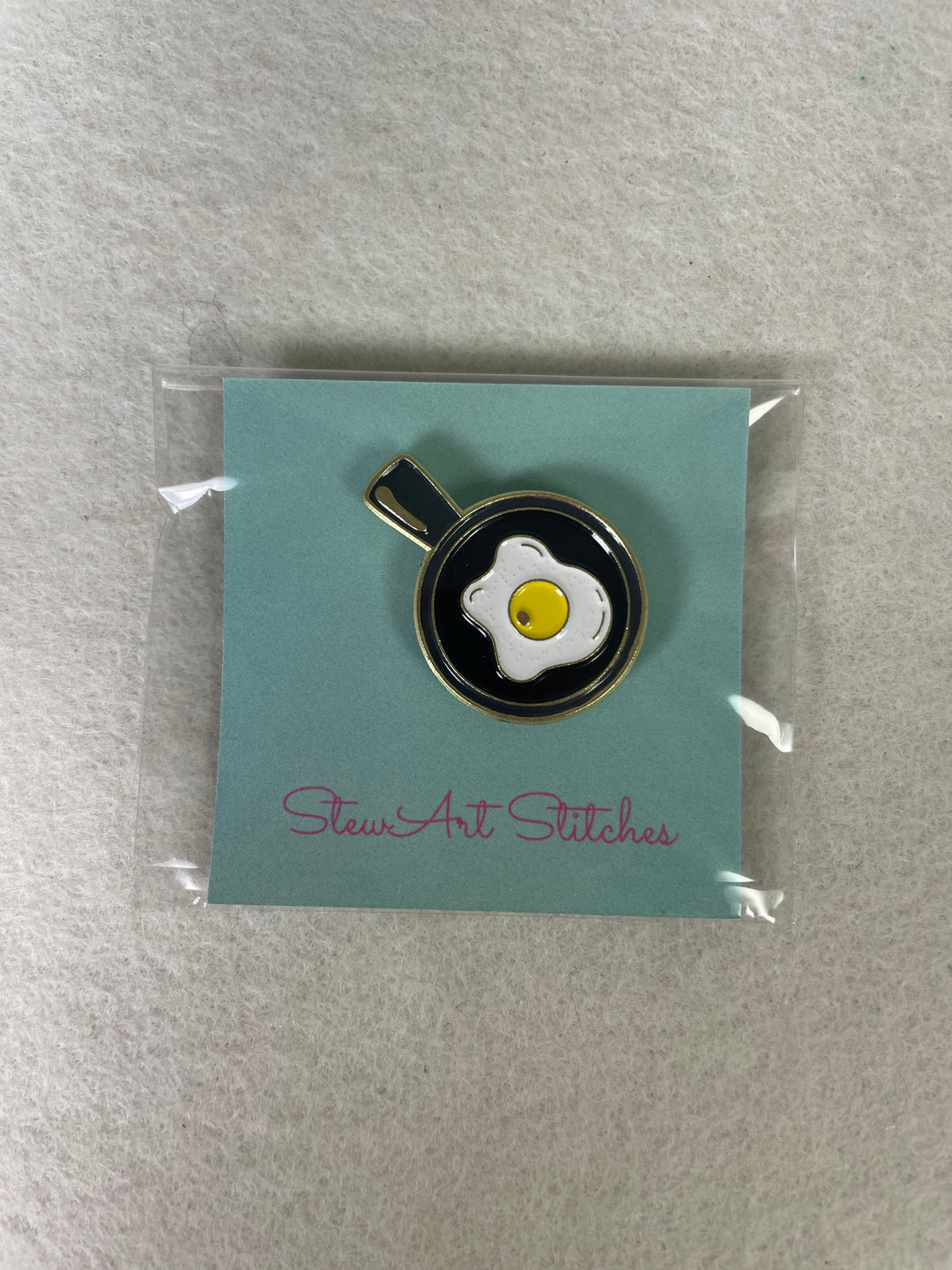 *StewArt Stitches Egg in Pan Needleminder