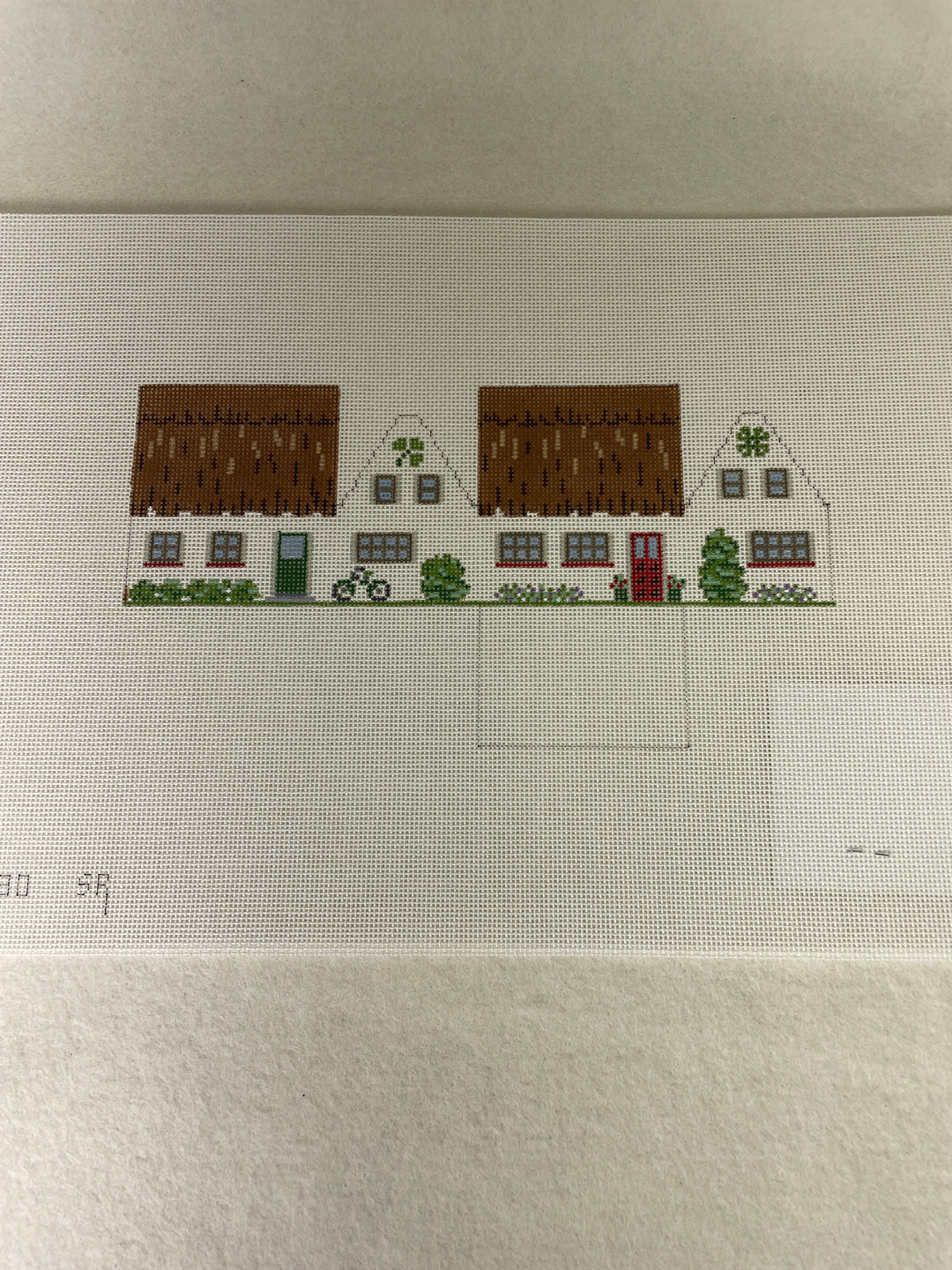 * Susan Roberts Needlepoint 5530-18  Irish Cottage Mini Gingerbread House
