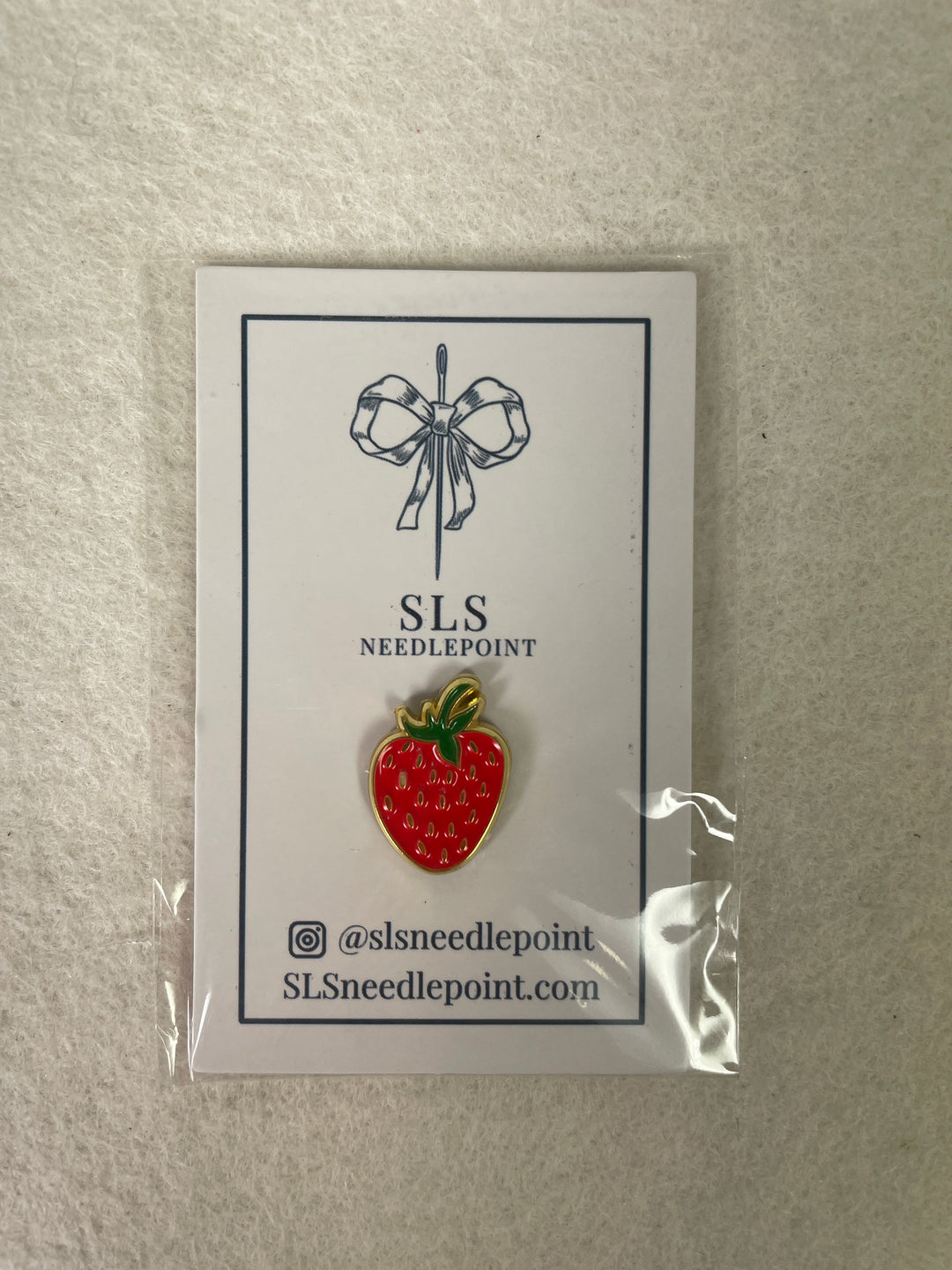 *SLS Needlepoint Strawberry Needleminder