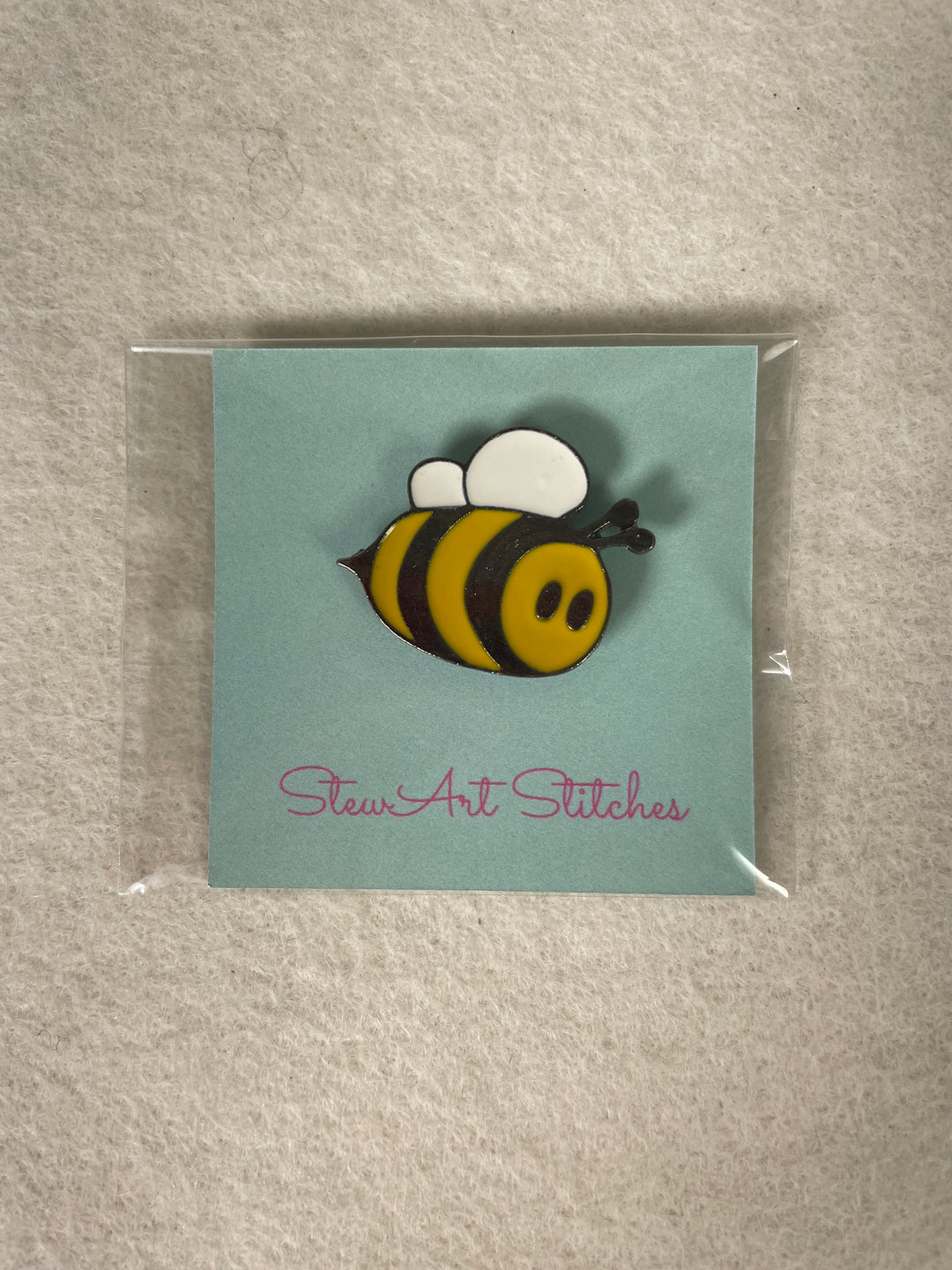 *StewArt Stitches Bumble Bee Needleminder