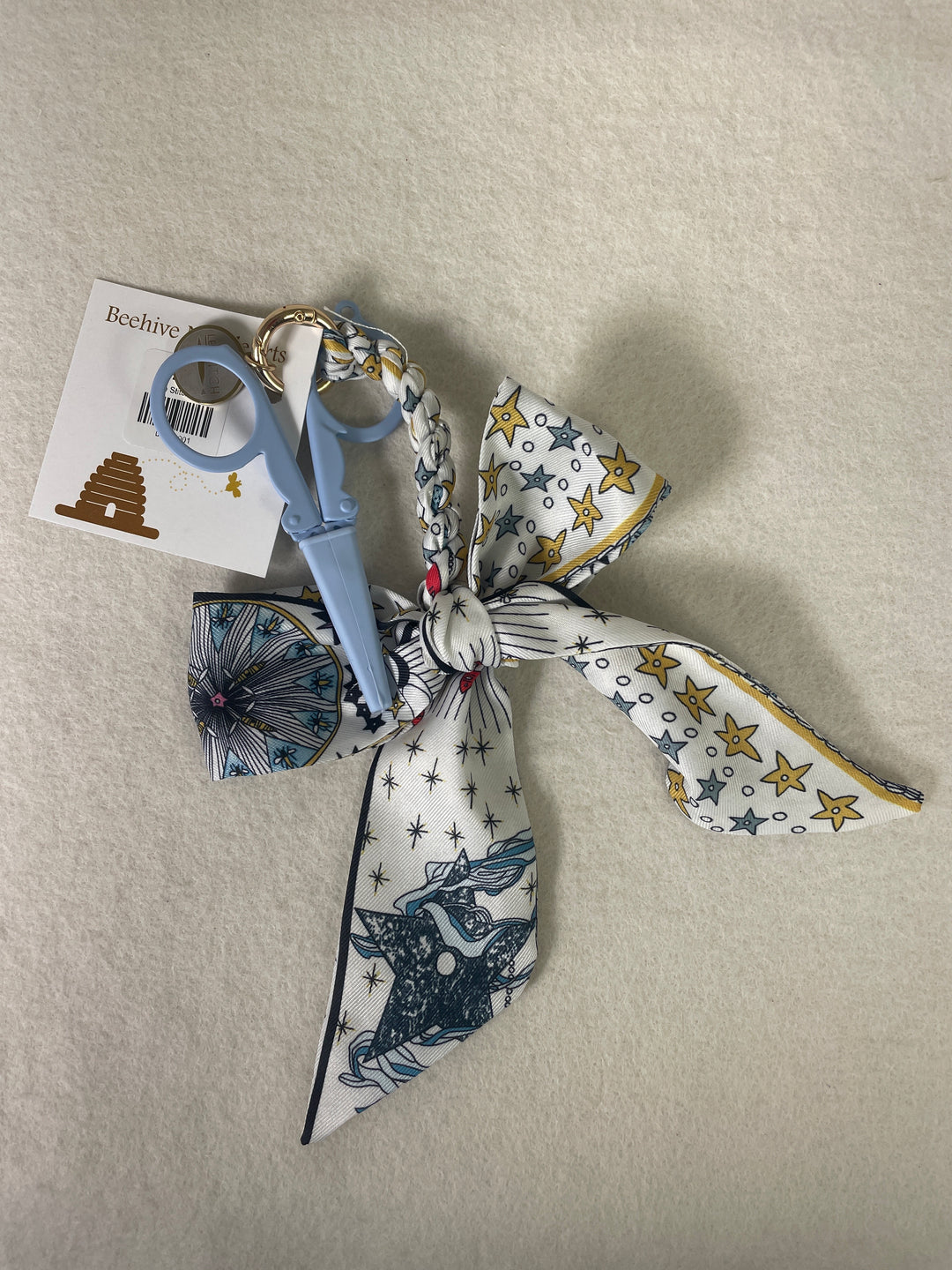 Le Stitch- The Bigger the Bow, White