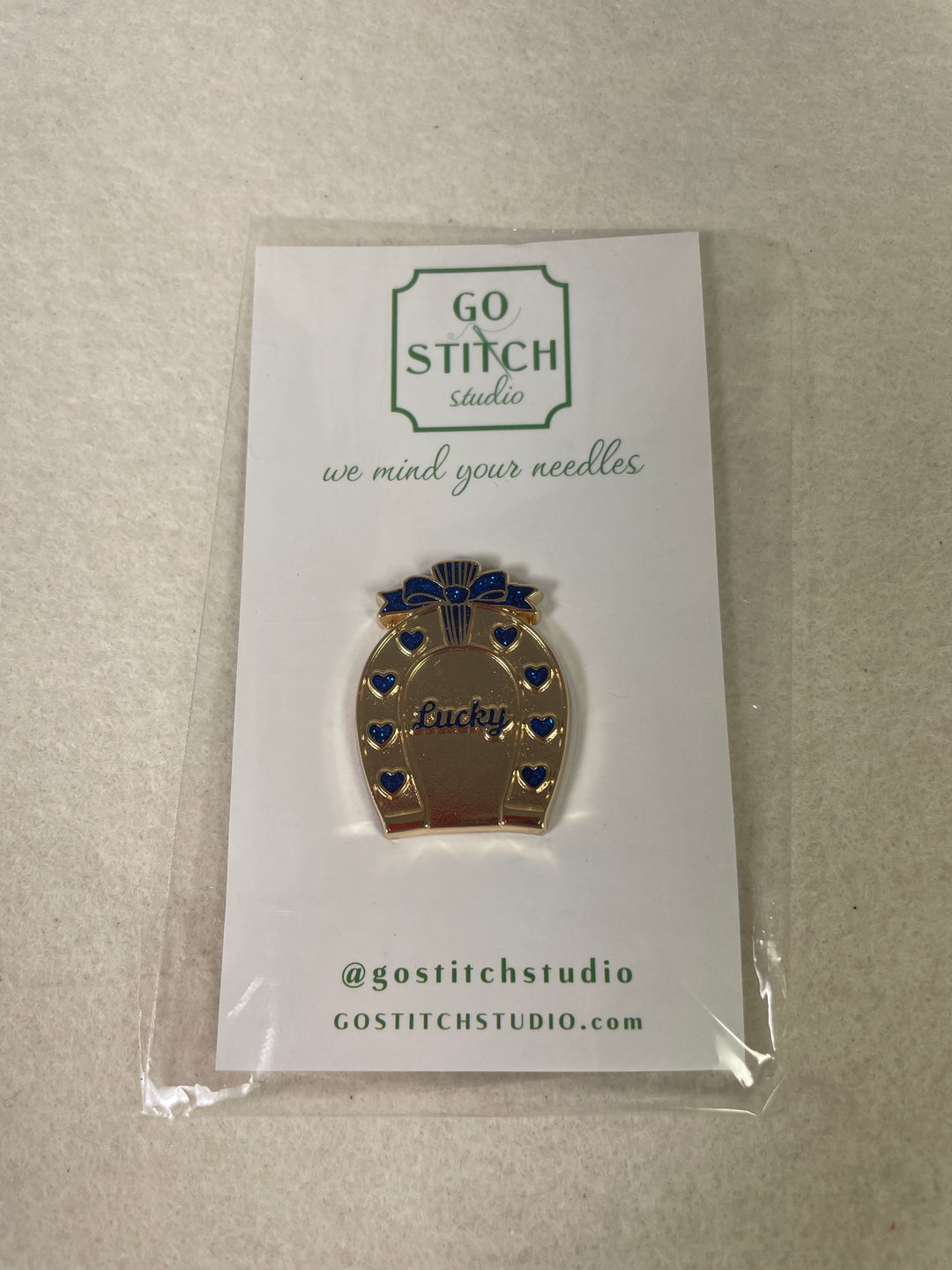 Go Stitch Studio Lucky Heart Horseshoe- Sapphire Glitter Needle Minder