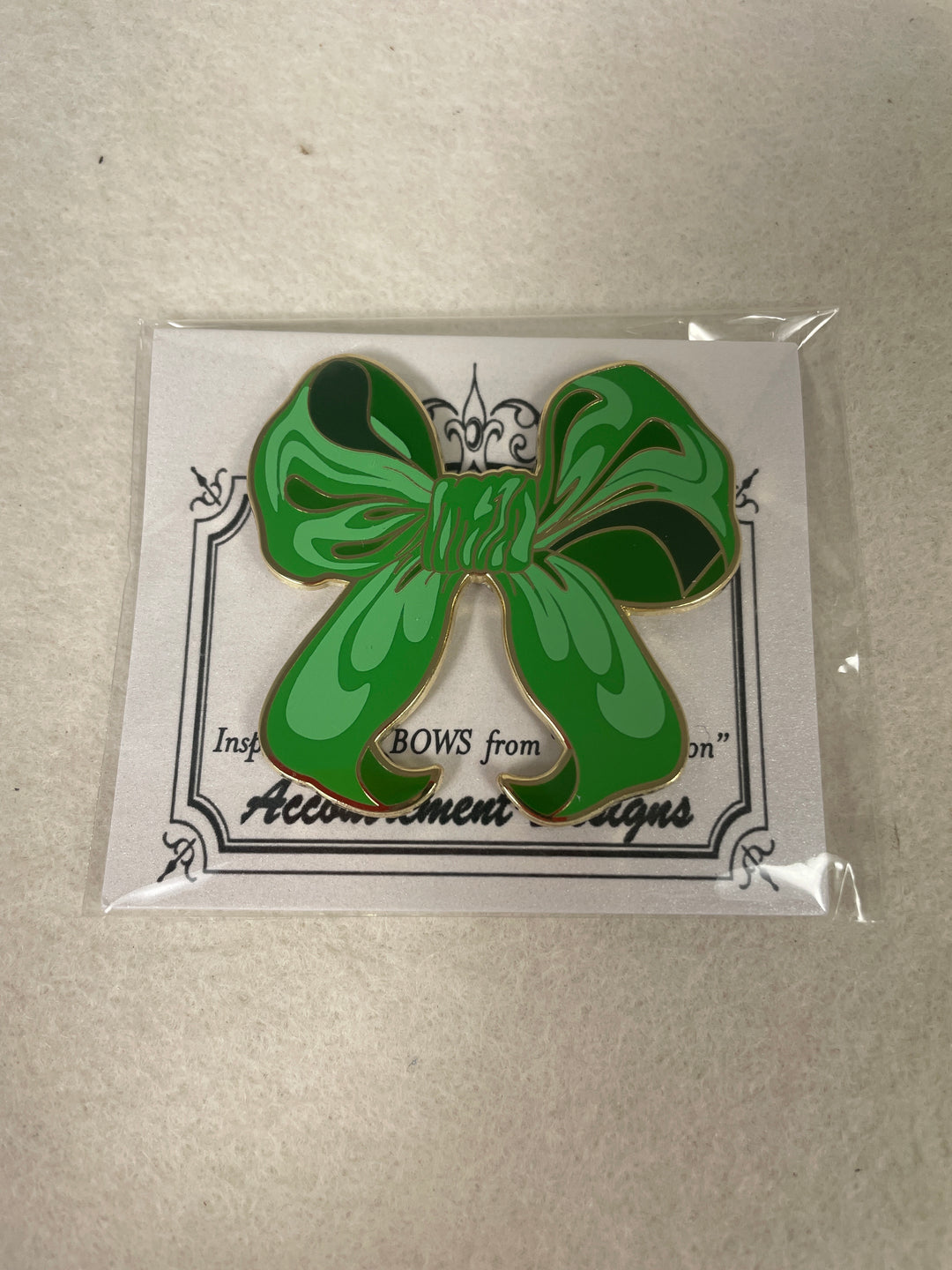 Accoutrement Designs- Green Bow Needleminder