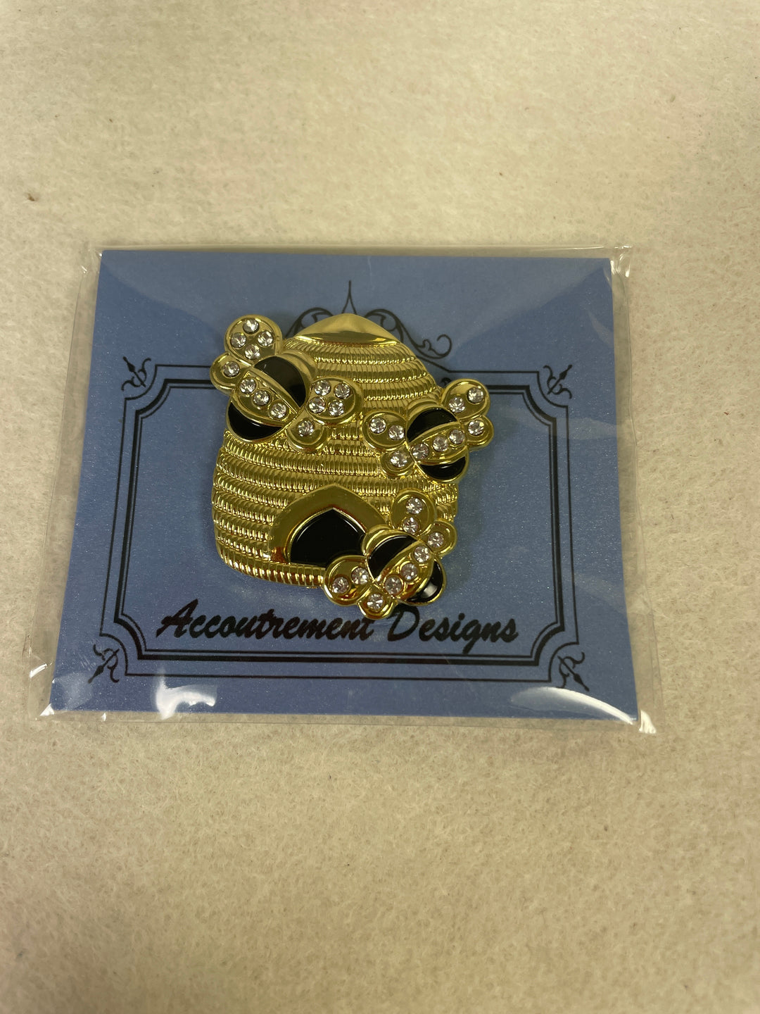 Accoutrement Designs- Beehive Needleminder