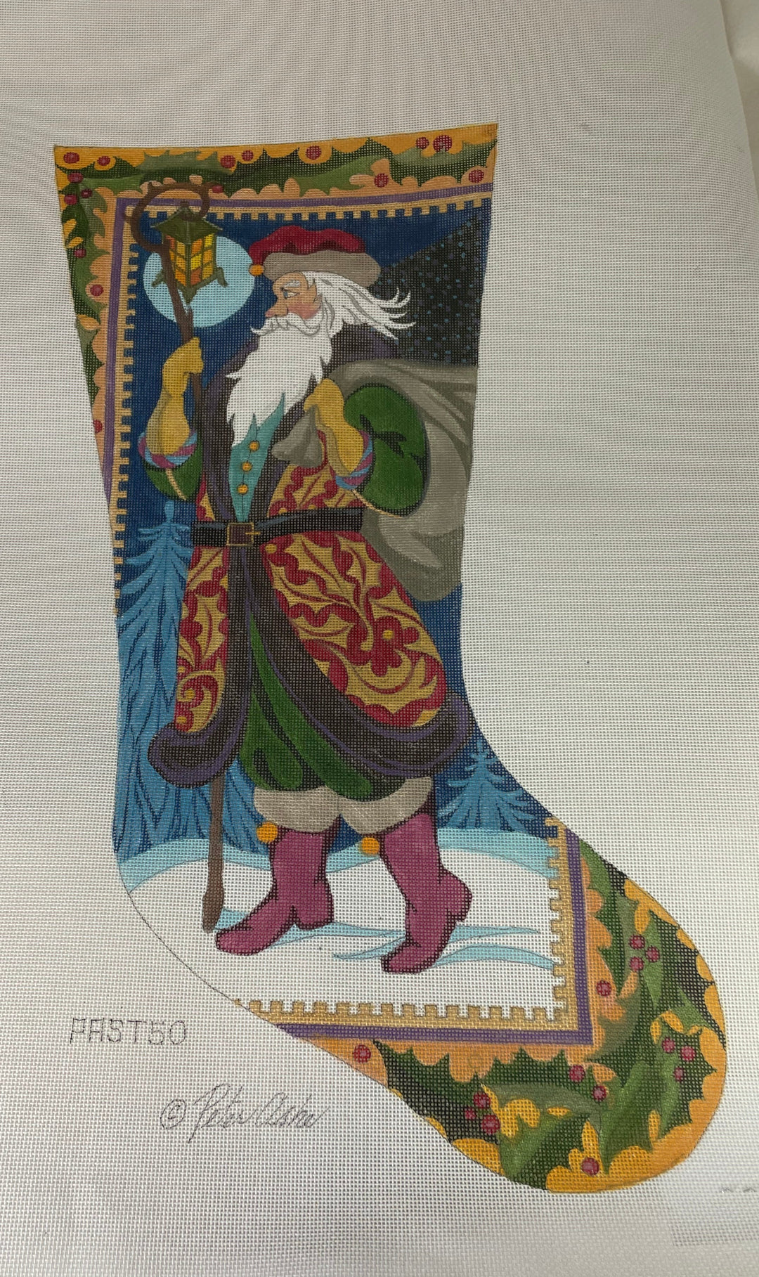 * Peter Ashe / Twisted Stitches Past50 St. Nick in Holly Cloak